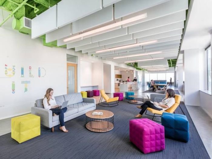Loại bỏ những nét cứng nhắc của không gian văn phòng công sở giúp nhân viên làm việc hiệu quả hơn, tạo dựng thành công cho doanh nghiệp bạn.