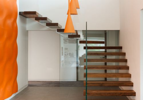 Cầu thang không tay vịn, mẫu cầu thang mới cho văn phòng hiện đại-7
