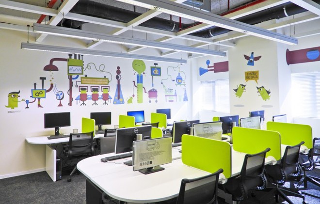 Trang trí cho không gian làm việc bắt mắt hơn bằng những ý tưởng thiết kế nội thất văn phòng đẹp từ yếu tố nghệ thuật.